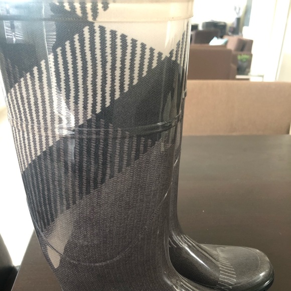 Burberry rain boots - Picture 3 of 3